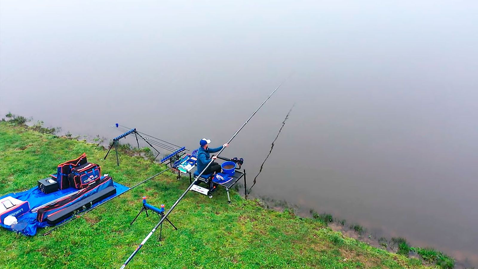 Probando diferentes tipos de flotadores o veletas en la pesca con caña enchufable