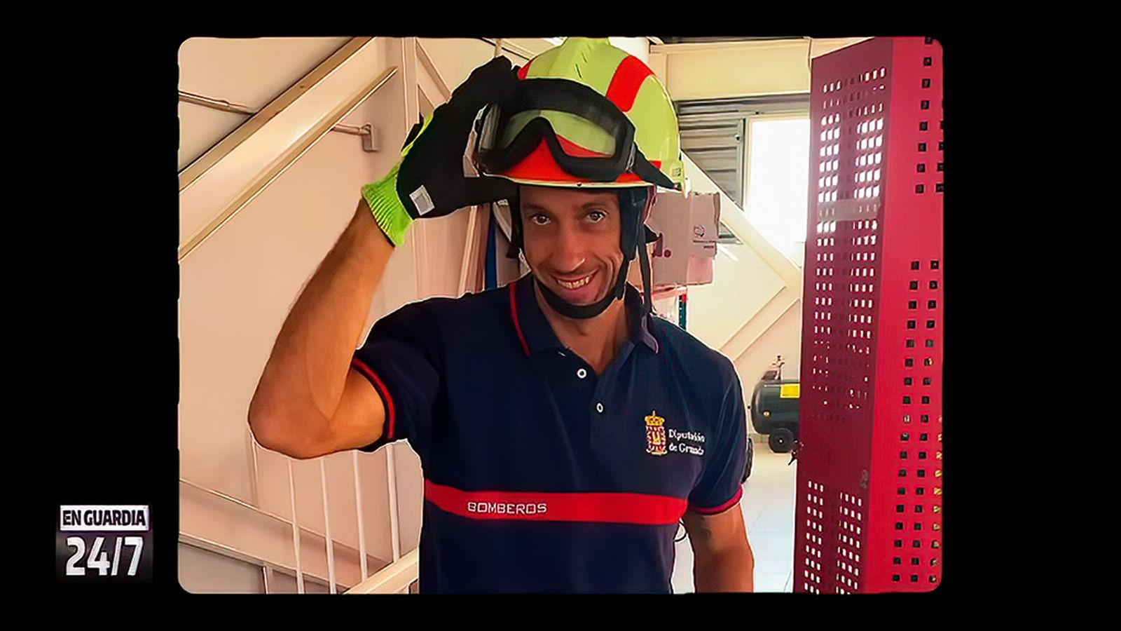 El bombero que dejó la arquitectura por una profesión que le motiva cada día