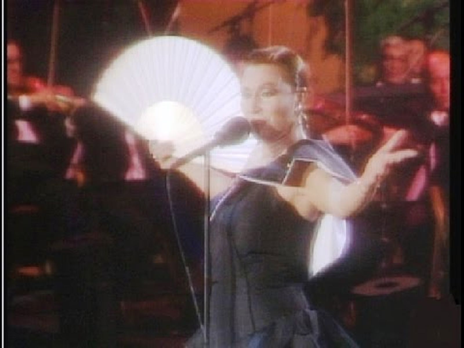 Rocío Jurado canta Clavela en el Homenaje a Rafael de León (1988)