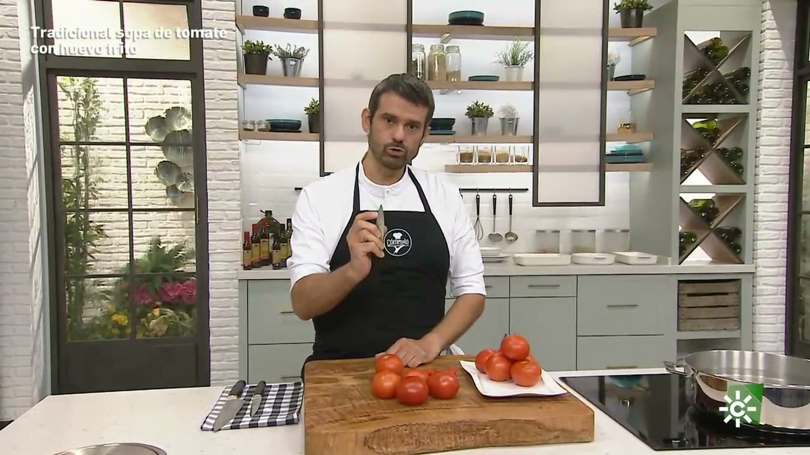 Cómo quitar el pedúnculo del tomate para evitar cortes en la mano