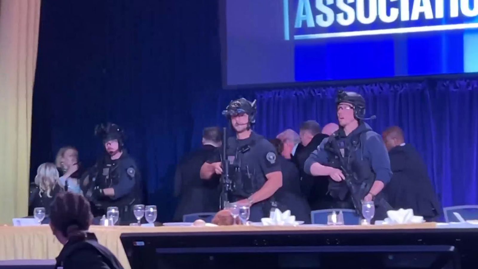 Tiroteo en la cena de corresponsales de la Casa Blanca: Trump es evacuado y detenido el atacante
