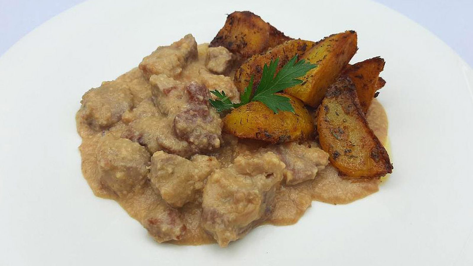 Cometelo promo Cordero en salsa de ajillos