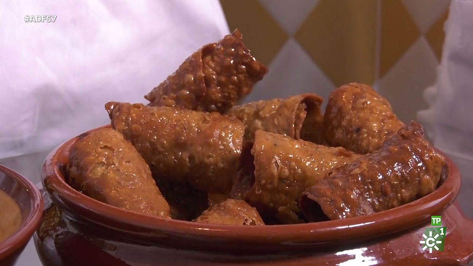 Andalucía de Fiesta | Reyes Prados aprende a preparar "gañotes"