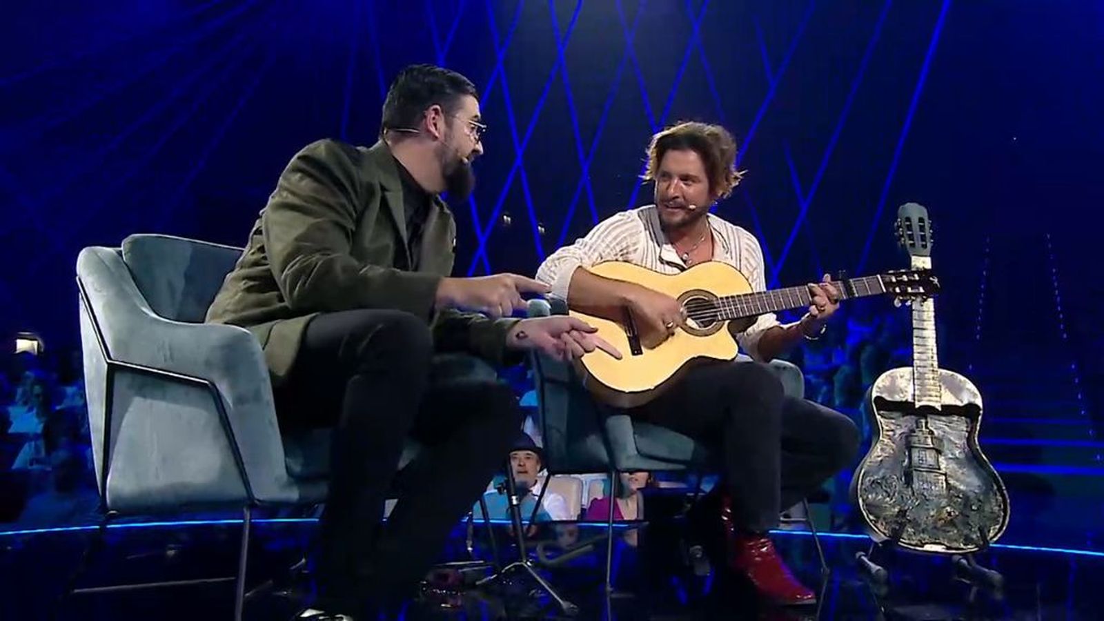 Manuel Carrasco y Manu Sánchez cantan 'Me dijeron de pequeño'
