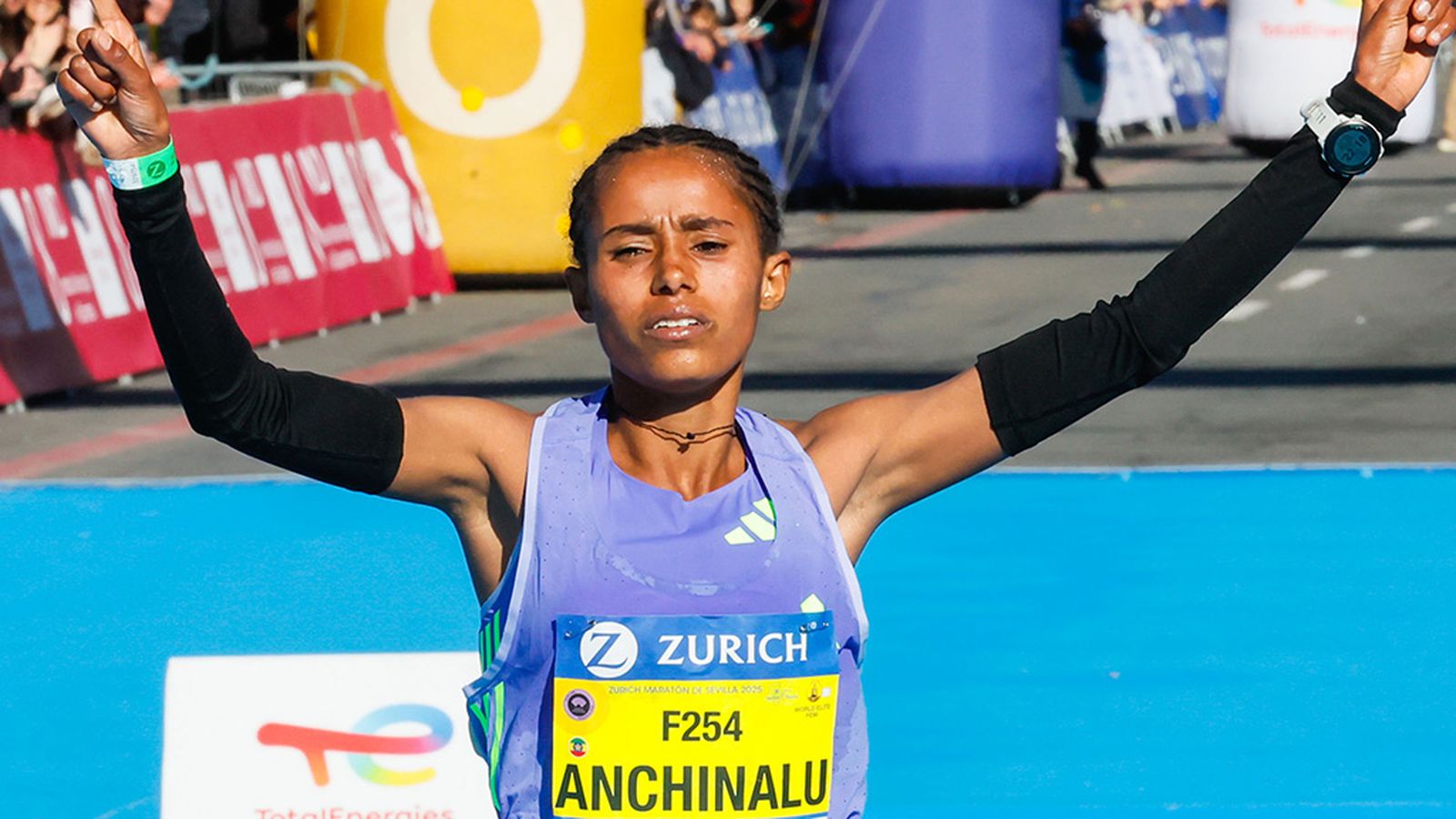 Anchinalu Dessie gana el maratón de Sevilla cat mujeres