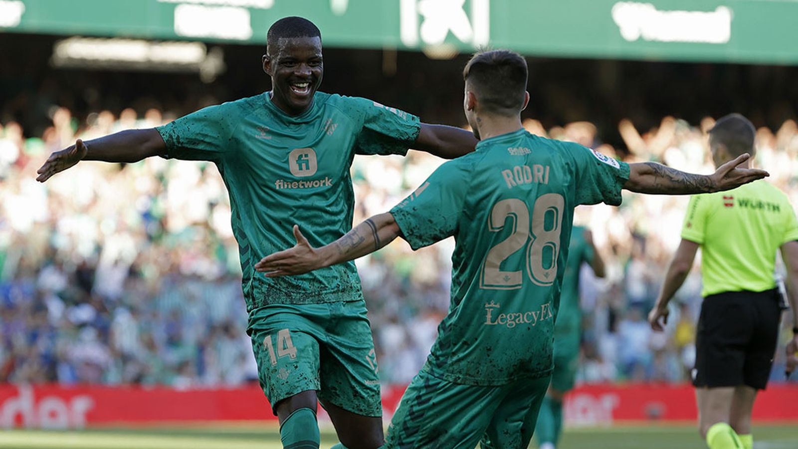 El Betis se mete en la batalla por la Champions